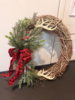 Rustic Christmas Grapevine Wreath w/ Antlers & Buffalo Plaid Bow – $40