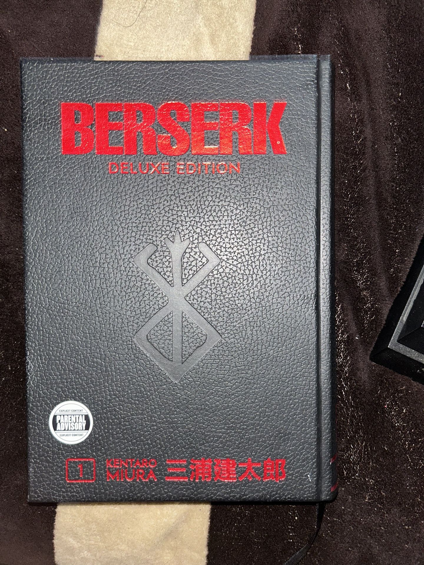 Berserk Deluxe Edition Volume 1