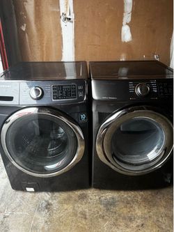 STACHABLE SAMSUNG FRONT LOAD WASHER AND DRYER LIKE BRAND NEW
