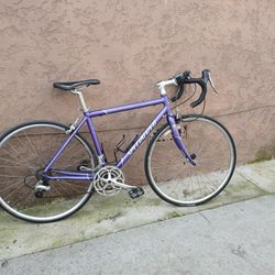 Bicicleta.  Marca    Specialized