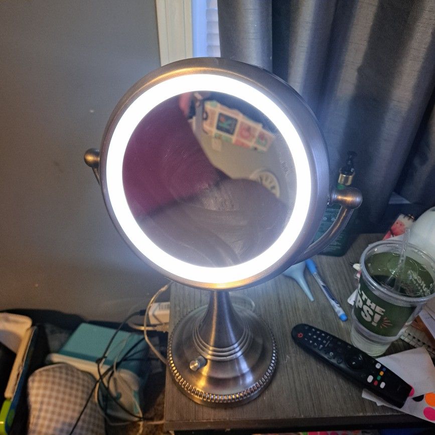 Lighted Makeup Mirror 
