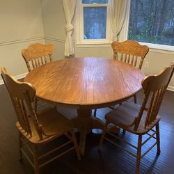 Round Table And Chairs With Leaf
