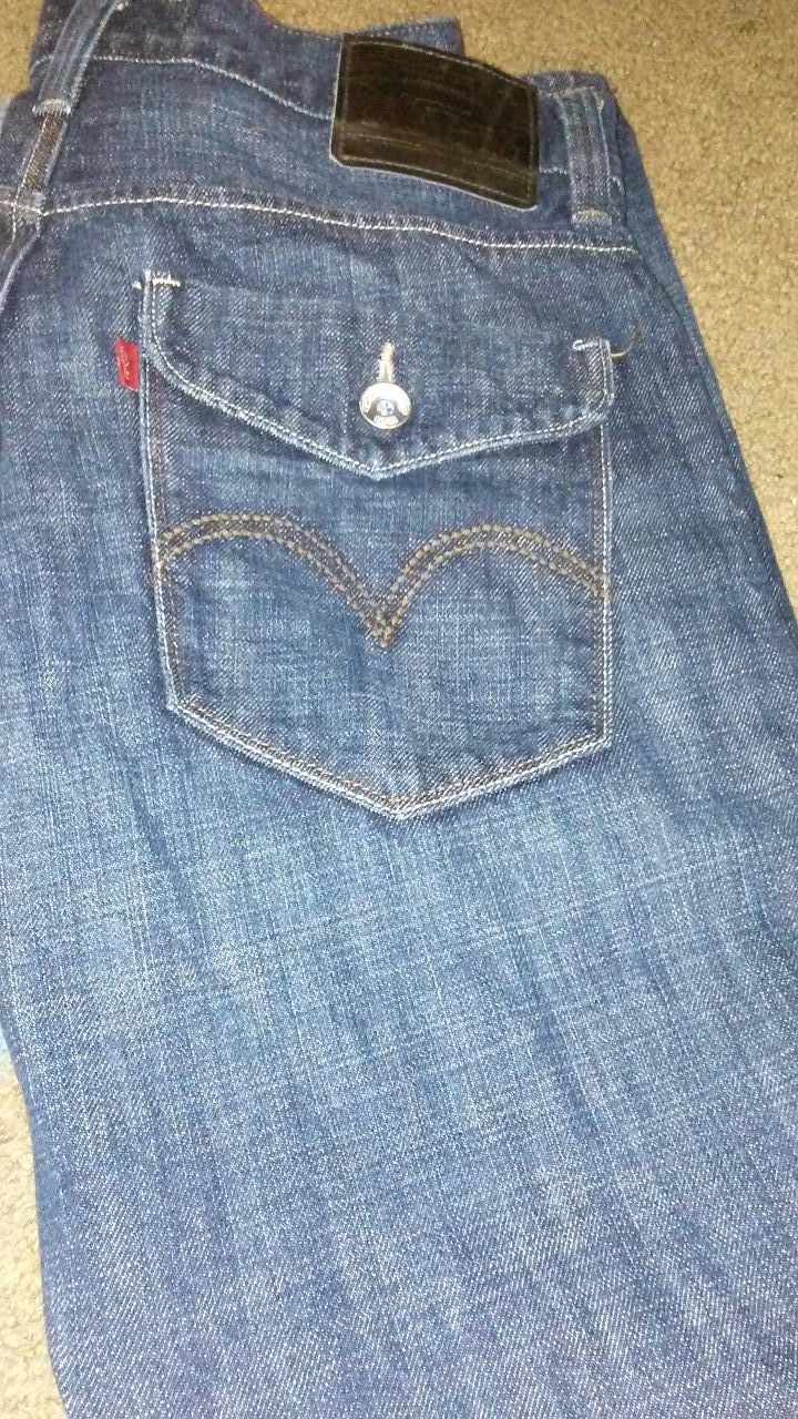 Levis Waist 34 L32 Slim Straight