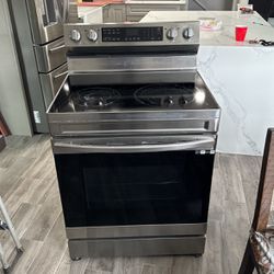 Electric Stove And Microwave 