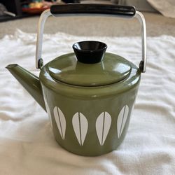 Catherineholm Lotus Pattern Tea Kettle Olive Green