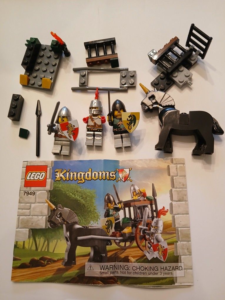 Lego Kingdoms 7949 Horse, 3 Knights, Parts, Manual