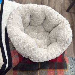 Small Bed For Cat Or Small Dog Like New 
