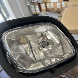 BRAND NEW Freightliner Cascadia Front Fog Light 12-17 RIGHT