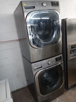 LG 29" gray stackable front load washer and gas dryer set - Free delivery