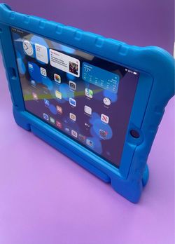 Apple IPad Air 2 (9.7” Retina / Touch ID / iOS 15) 16 GB with case,& Accessories (Youtube / zoom / Roblox etc supported)