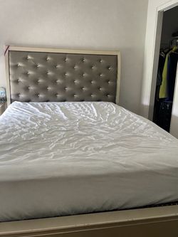 Queen bedroom set