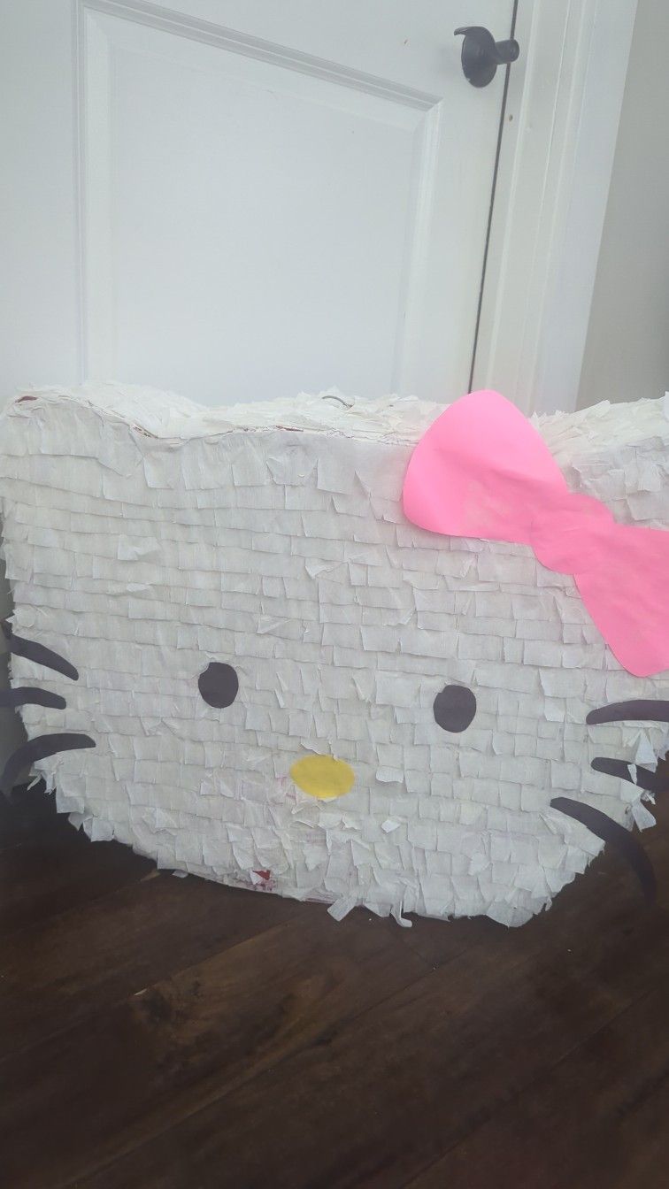 Hello Kitty Pinata!