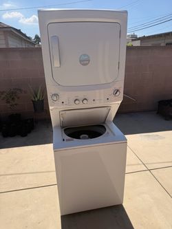 washing and drying machine stacked (check description)