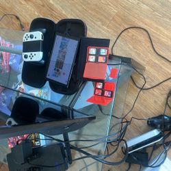 Nintendo OLED Switch + GameCube Controller + Joyjcons + Games + Case