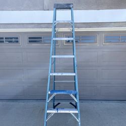 8 Ft Fiberglass Ladder