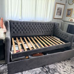 Trundle bed