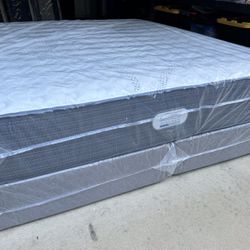 Brand New King Size Simmons Beautyrest Platinum Preferred 