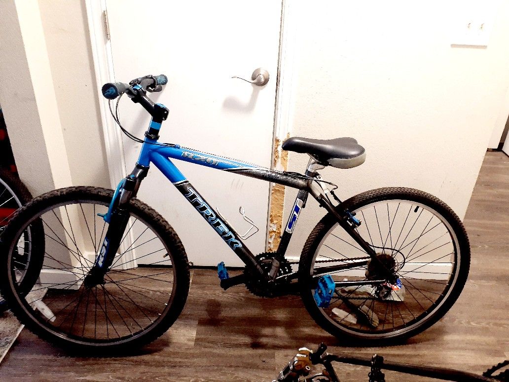 Trek 820 mountain bike