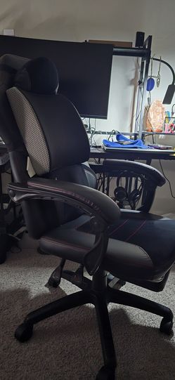 Dowinx Gaming Chair with Footrest