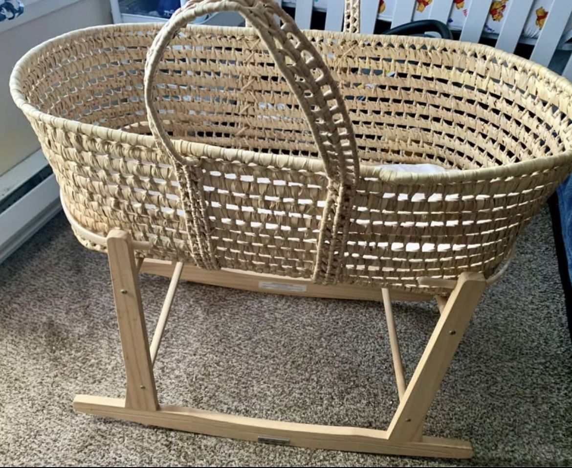 Moses Bassinet/ Basket With Stand 
