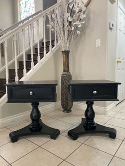 2 match night stand free delivery🚚🚚🚚