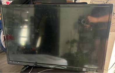 Phillips Roku 33” smart TV w/remote