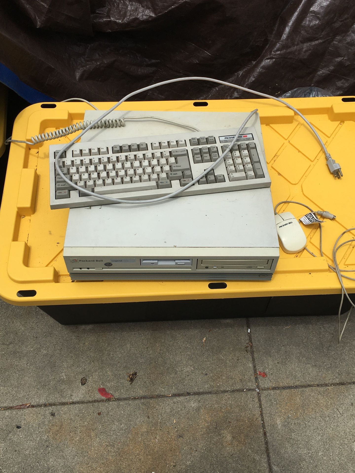 Packard Bell Legend 10CD w/Keyboard and Mouse (Untested)