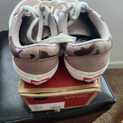 PRE-OWNED Vans Size 5.5y