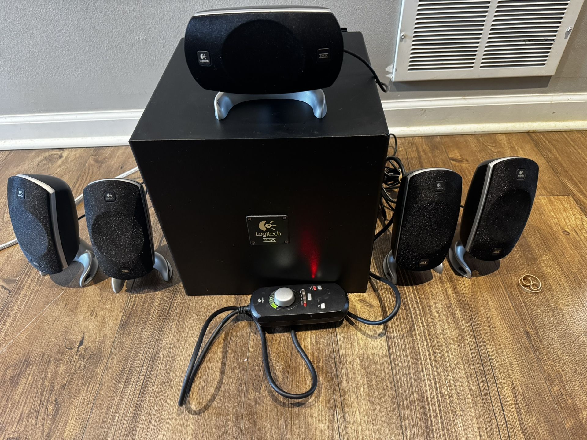 Complete Logitech Z-5300 5.1 THX Computer Surround Sound System - SHOWN WORKING