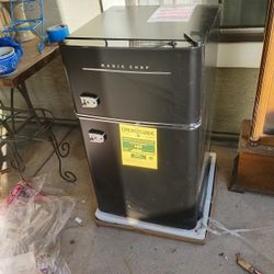 Magic Chef Refrigerator 