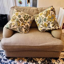Cozy Oversized Armchair with Floral Pillows – Great Condition