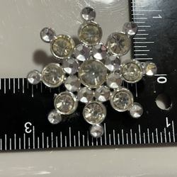 Brooch  Jewelry - I Don’t Know What Material Is - Please See Pix For Size