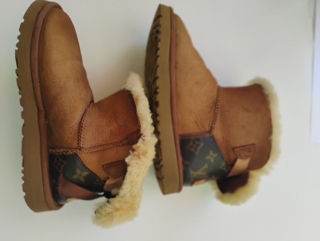Louis Vuitton Ugg Boots Size 7  $20
