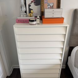 West Elm 5-Drawer Dresser – Excellent Condition