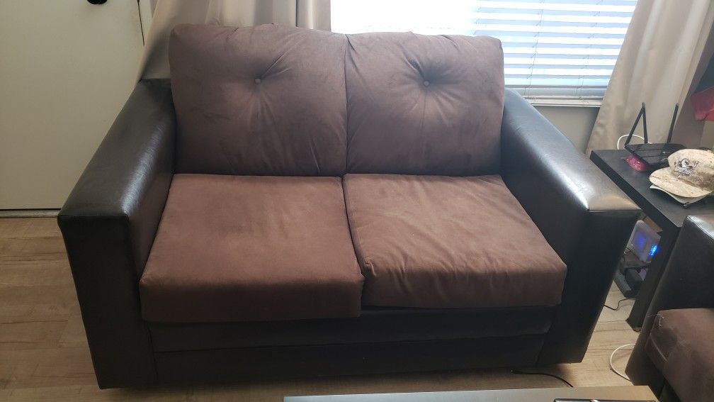 Microseude couch free