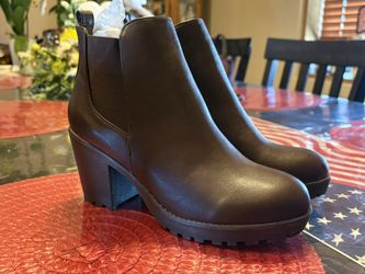 Women’s dress boots Size 9