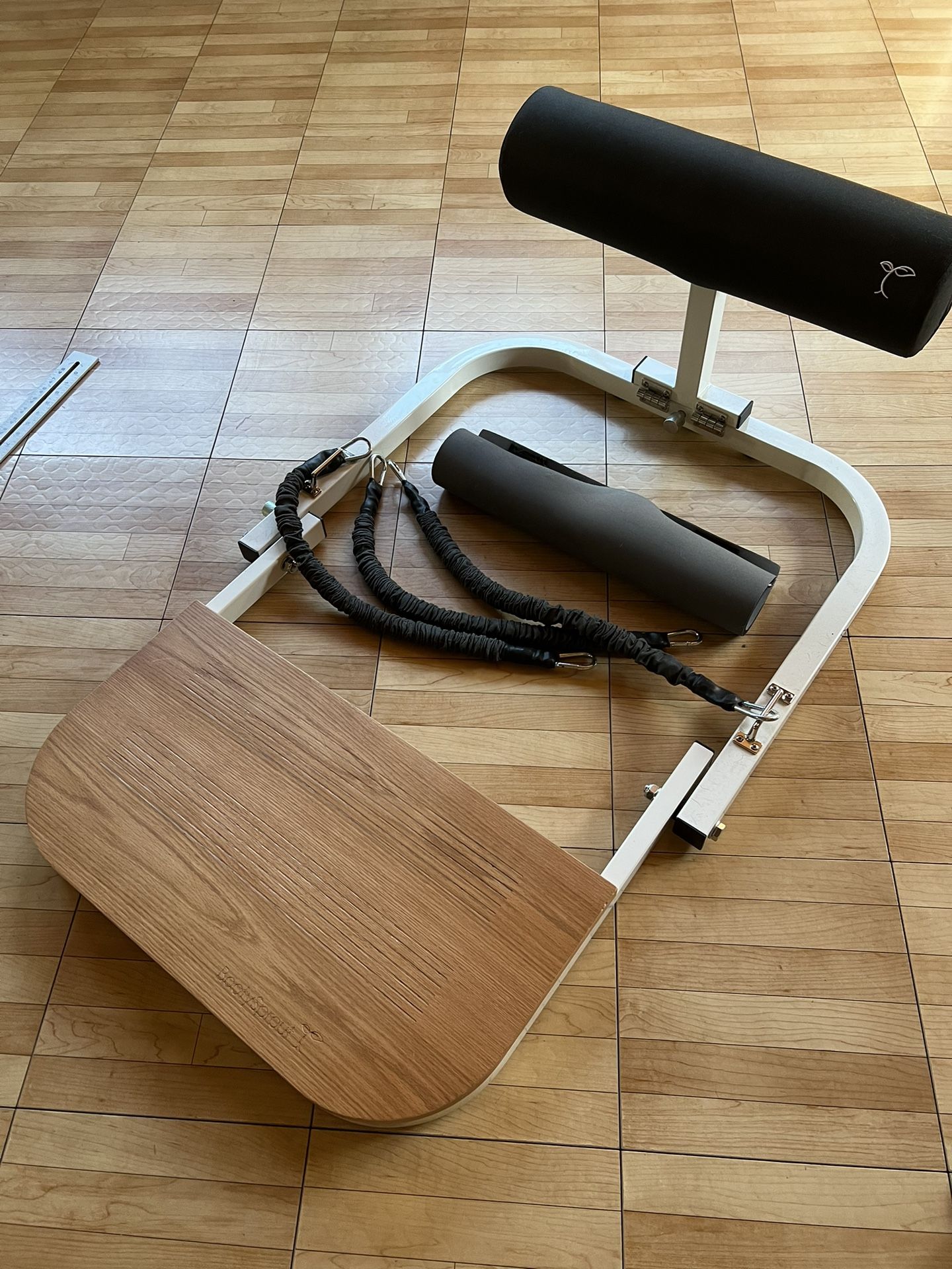 Booty sprout Hip Thrust Machine
