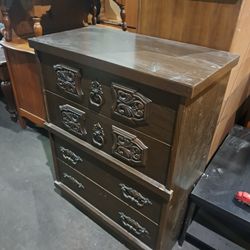 Dresser 