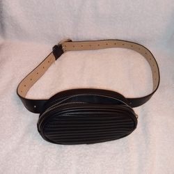 SIZE 38 INCH STEVE MADDEN LEATHER FANNY PACK
