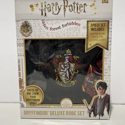Harry Potter Gryffindor Deluxe Robe Set NEW