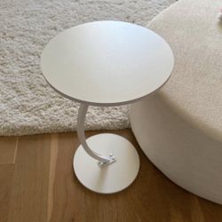 Modern Minimalist End Table Space-Saving Side Table Compact Accent Table for Living Room Bedroom