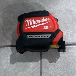 Milwaukee 35ft Magnetic Messuring Tape