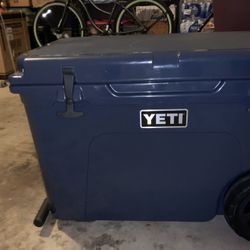 Portable Yeti cooler w/ wheels