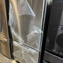 Whirlpool Bottom Freezer New Refrigerator 