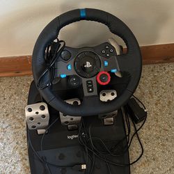 Logitech G923 Racing Wheel and Pedals, TRUEFORCE up to 1000 Hz Force Feedback, PS5/PC Version