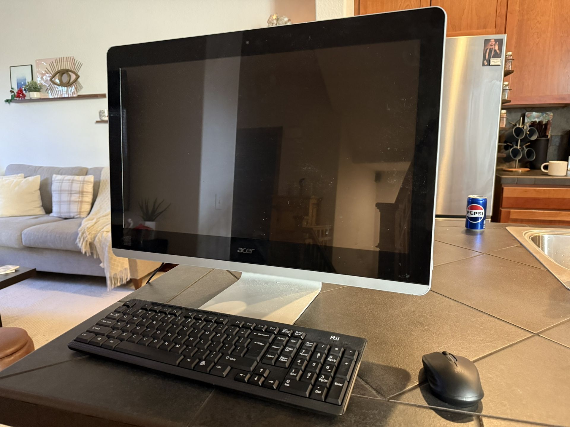 Acer Aspire AZ3-715-UR61 All-In-One PC - RUNS UBUNTU