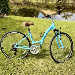 TREK STEP-THROUGH COMFORT HYBRID BIKE - BEAUTIFUL AQUA BLUE
