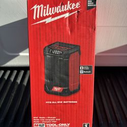 Milwaukee M12 Jobsite Bluetooth Speaker & Radio