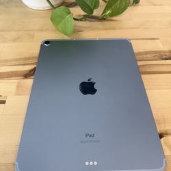 Like New Unlocked iPad Air 11-inch 4th Generation 256GB Blue Wifi + cellular.  