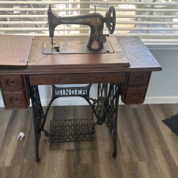 Old singer, sewing machine with paddle